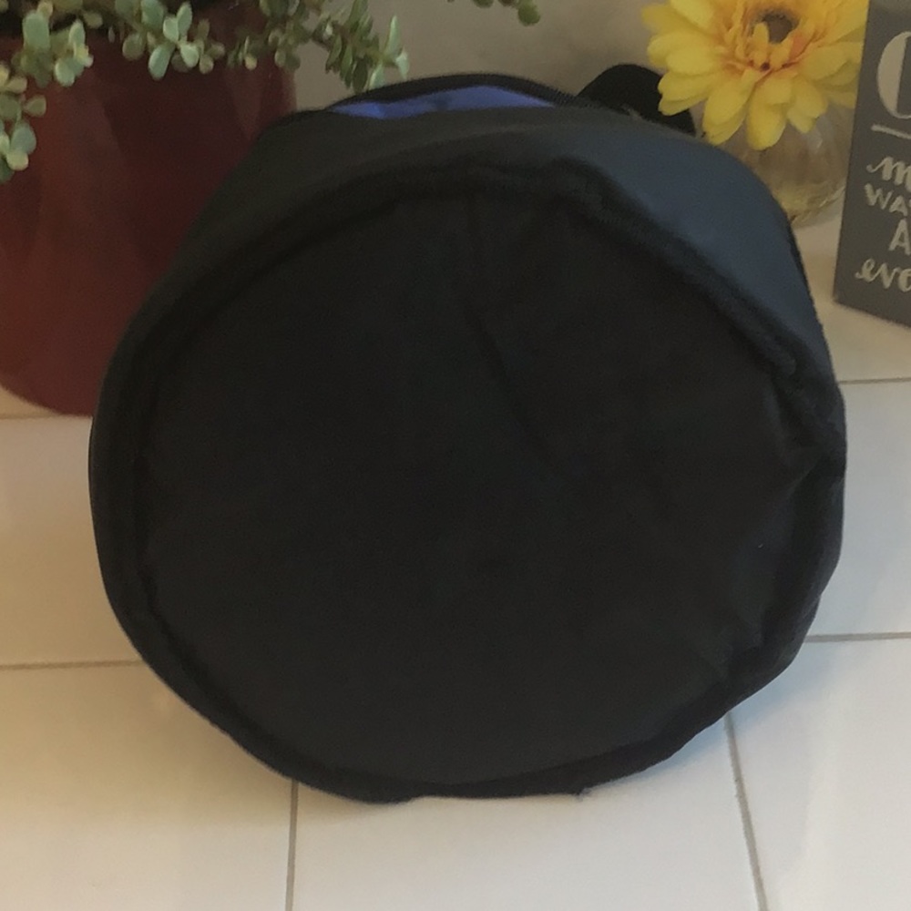 ‘Pyrex’ Portable Insulated Round Cookware Carrier - Picture 6 of 7